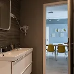 Modern Downtown Retreat At Akacfa 36 아파트 부다페스트
