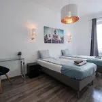 Modern Downtown Retreat At Akacfa 36 부다페스트