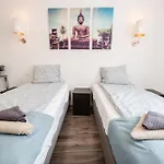 Modern Downtown Retreat At Akacfa 36 아파트 *