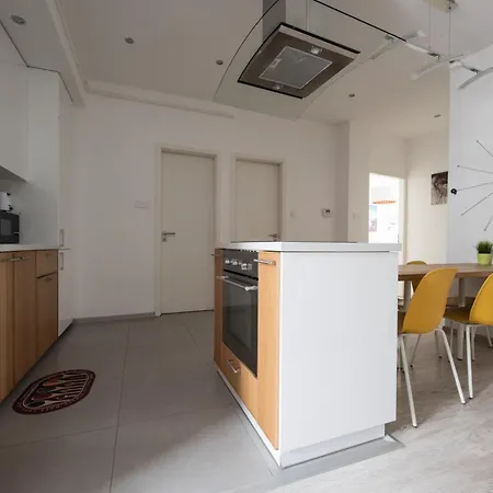 Modern Downtown Retreat At Akacfa 36 아파트 부다페스트
