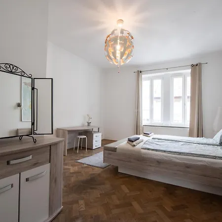 דירה Modern Downtown Retreat At Akacfa 36 בודפשט