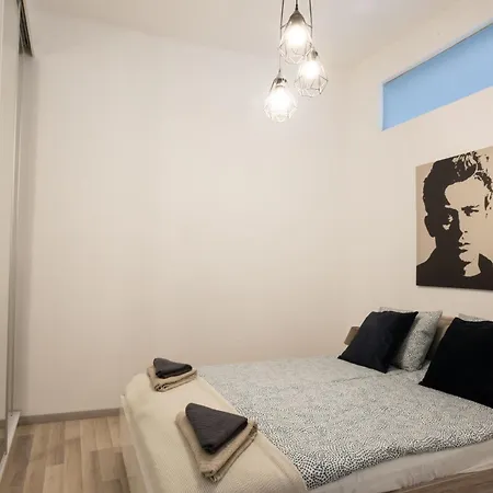 Modern Downtown Retreat At Akacfa 36 דירה *