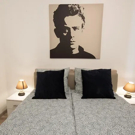 Modern Downtown Retreat At Akacfa 36 דירה