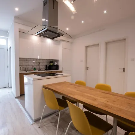 Modern Downtown Retreat At Akacfa 36 דירה