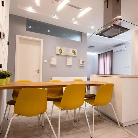 Modern Downtown Retreat At Akacfa 36 דירה *