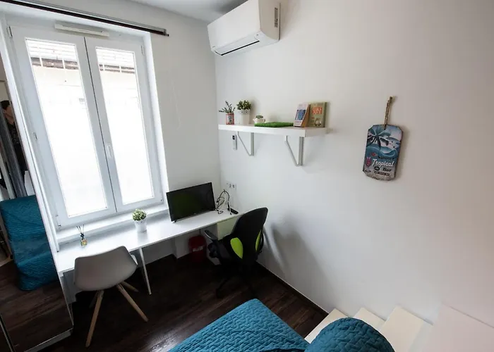 شقة Modern Downtown Retreat At Akacfa 36 *