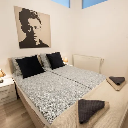 Modern Downtown Retreat At Akacfa 36 Apartman *