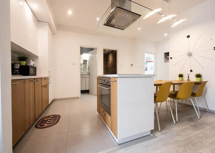 Modern Downtown Retreat At Akácfa 36 Appartamento *