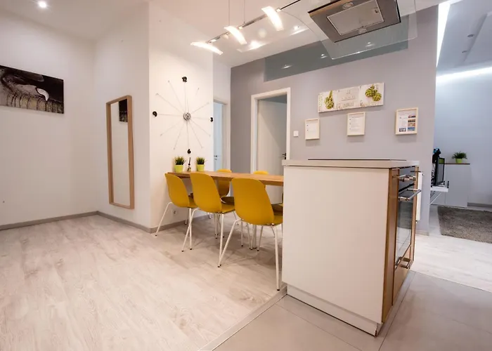 Modern Downtown Retreat At Akácfa 36 Budapest