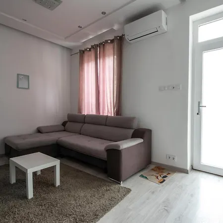 Modern Downtown Retreat At Akacfa 36 Budapest