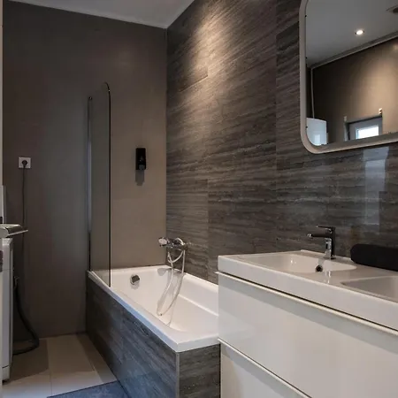 Modern Downtown Retreat At Akacfa 36 * Budapest