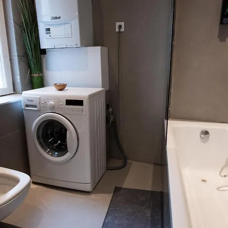 شقة Modern Downtown Retreat At Akacfa 36 *