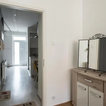 Modern Downtown Retreat At Akacfa 36 * Budapest