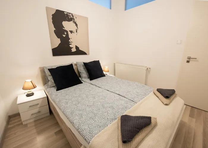 Modern Downtown Retreat At Akacfa 36 Apartmán *