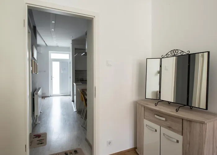 Modern Downtown Retreat At Akacfa 36 * Budapešť